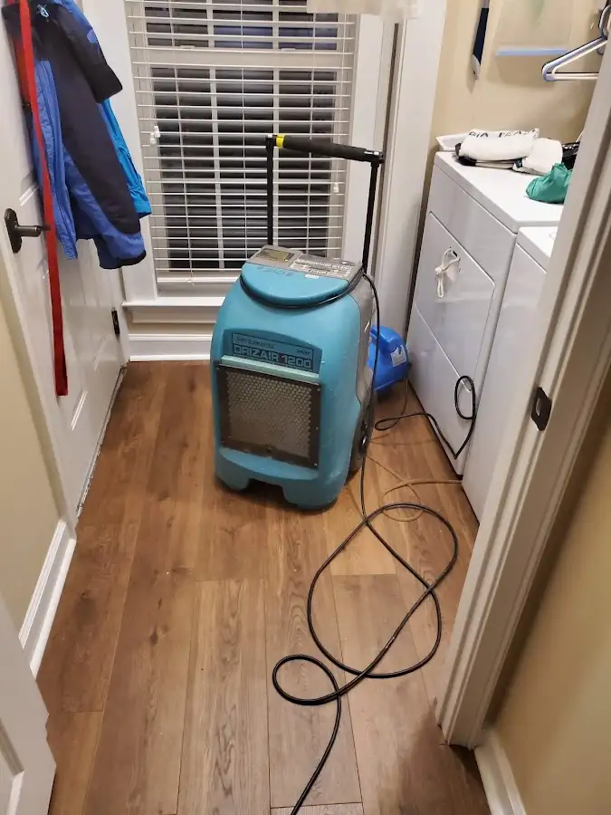 Commercial dehumidifier deployed for Flood Damage Cleanup in Pittsburg